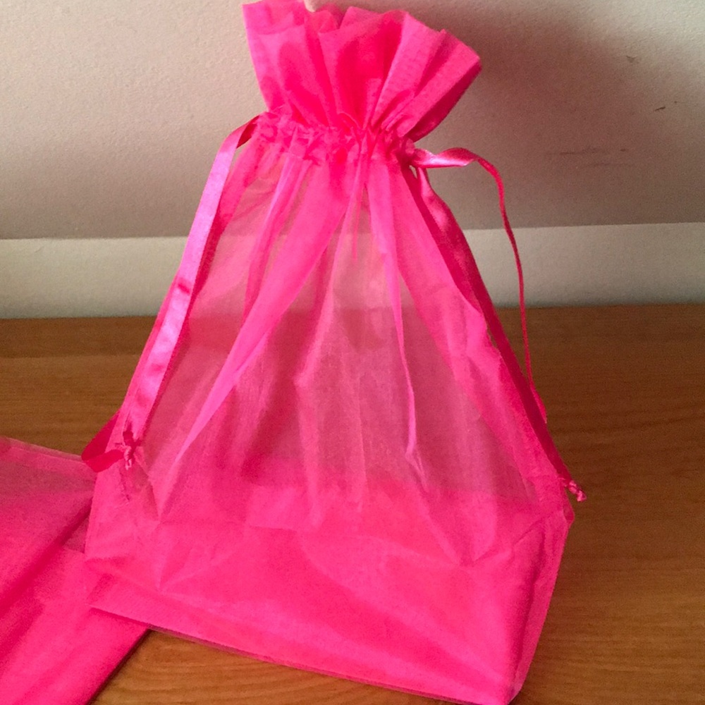 12 GIFT BAGS